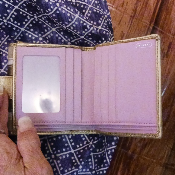 Coach Signature C metallic Bifold Wallet with Coin Compartment. LL - Picture 8 of 17